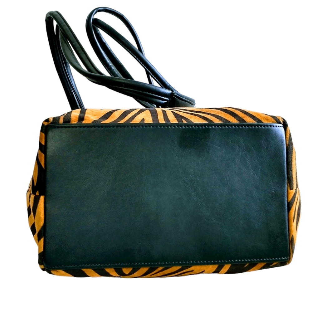 L.J.S Collection Drawstring Crossbody Bag - Picture 11 of 13